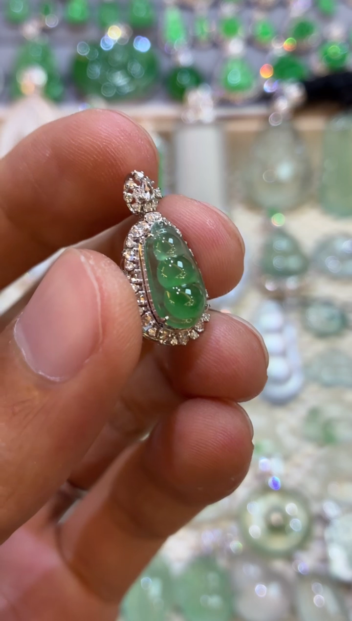 吊坠(不含链)18K金镶嵌翡翠豆子