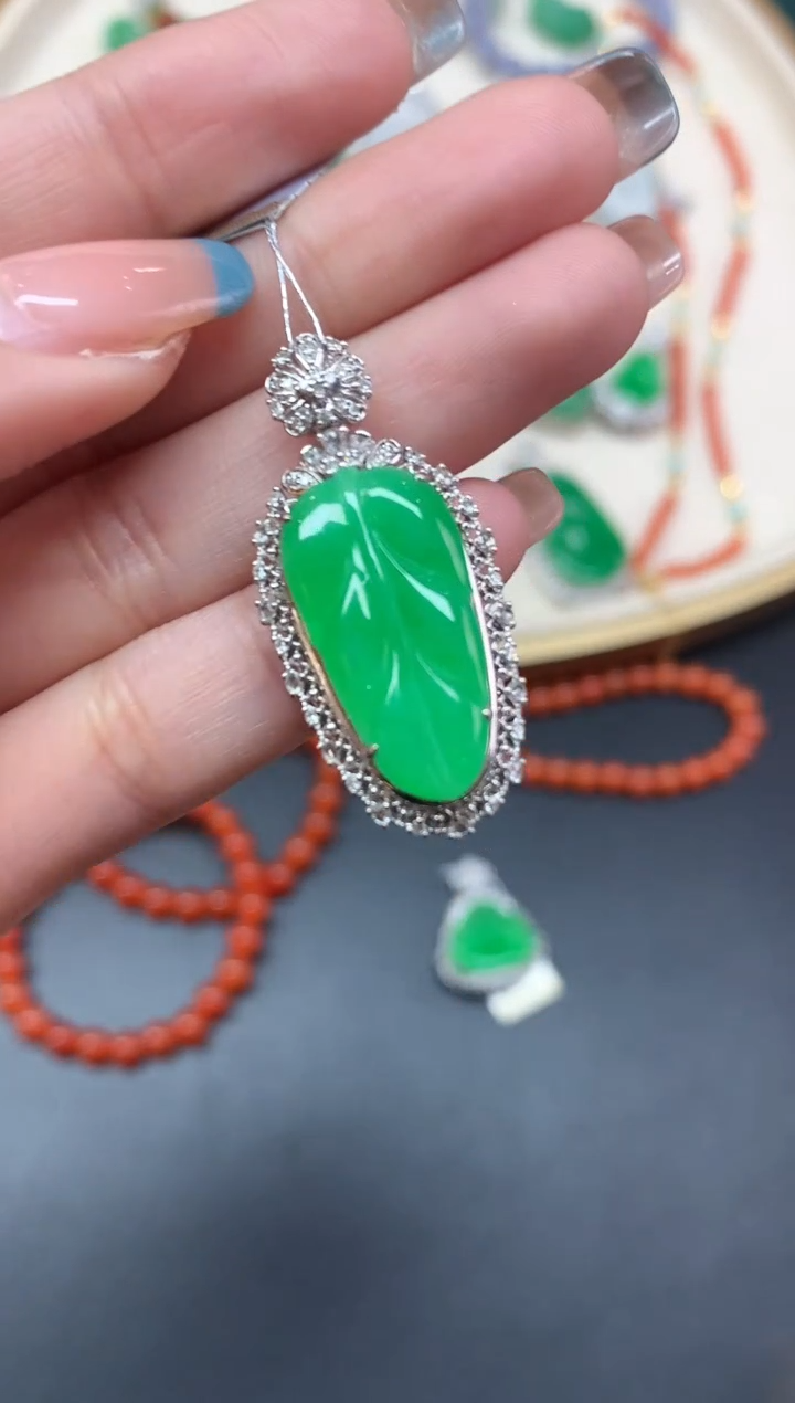 【闪购商品】翡翠吊坠(不含链)18K金镶嵌吊坠A66|15000