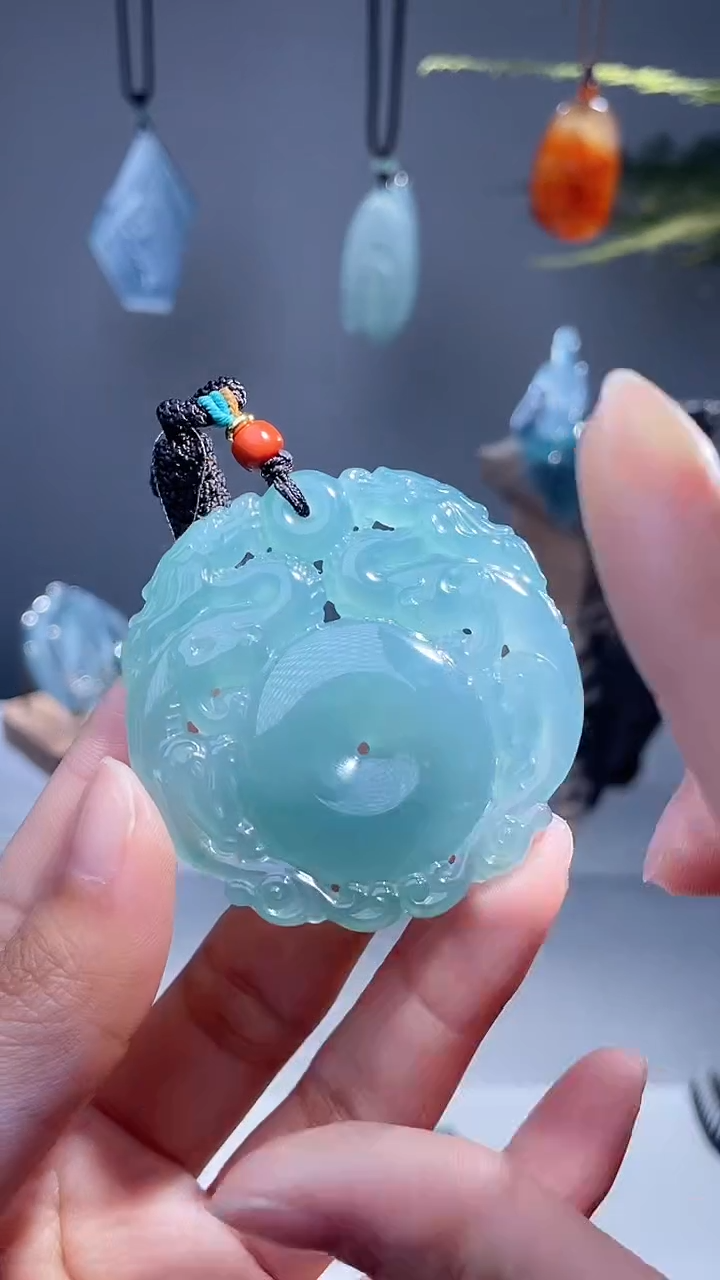 颈饰未镶嵌翡翠龙扣