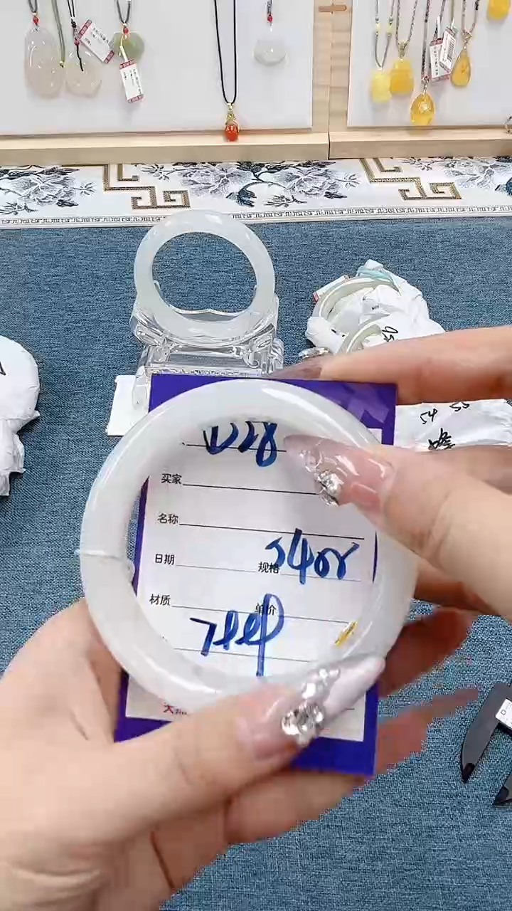 和田玉手镯未镶嵌【微色差】D28