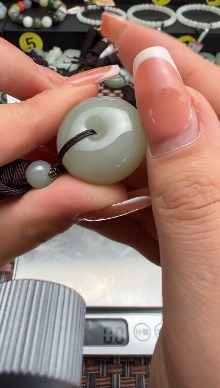 【闪购商品】和田玉吊坠(赠链)未镶嵌且末料青白玉平安扣