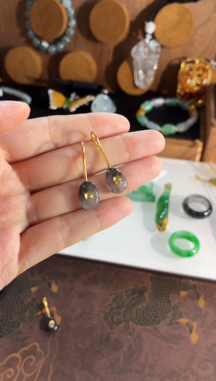 颈饰18K金镶嵌翡翠吊坠 多样性发货 发其一