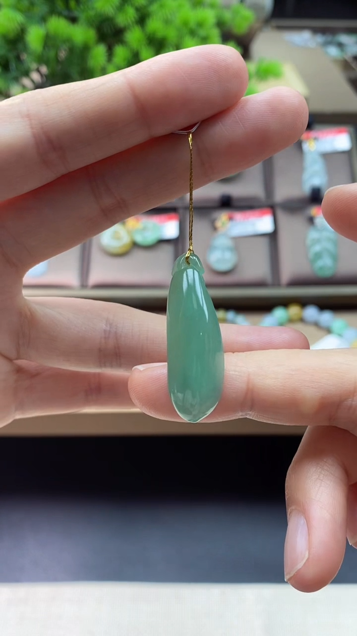 【闪购商品】翡翠颈饰未镶嵌福瓜