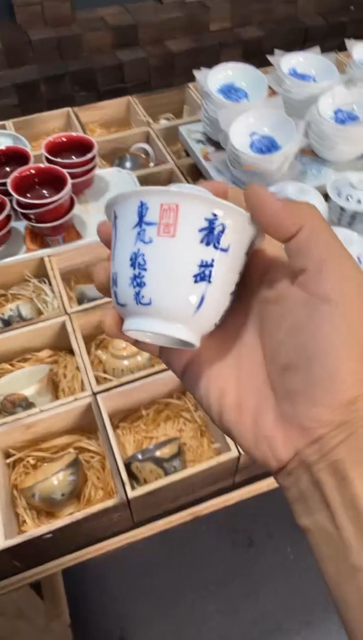 以笔为心，以瓷为纸。