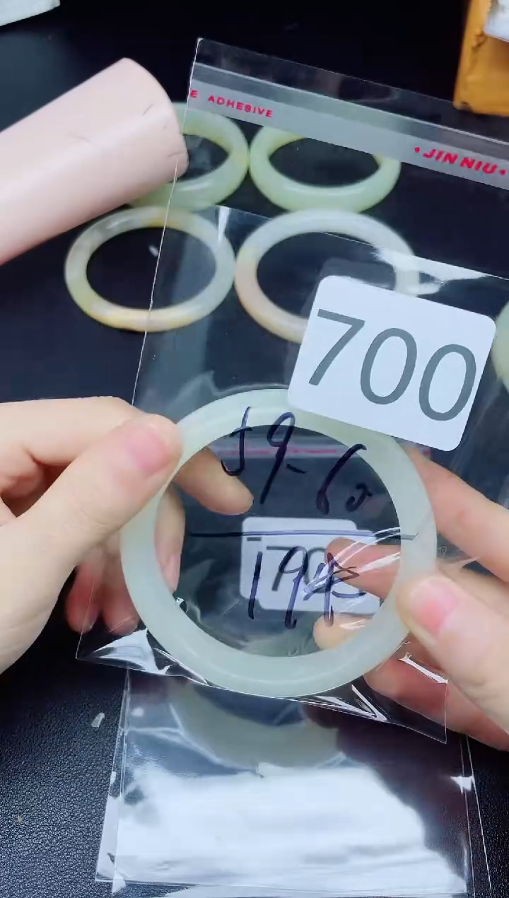 未镶嵌手镯石英质玉700