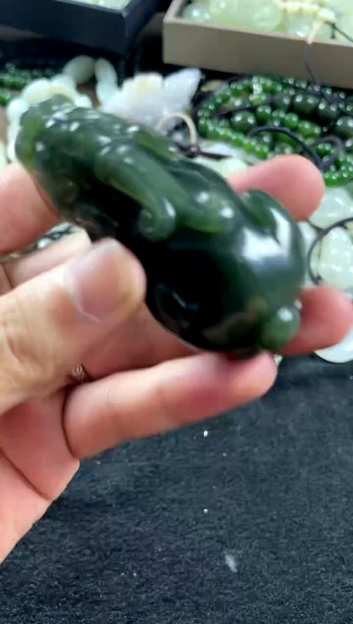 和田玉未镶嵌颈饰貔貅