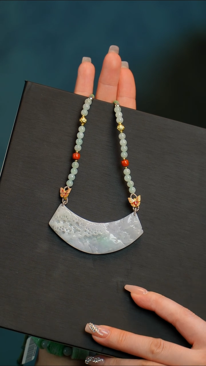 【闪购商品】翡翠颈饰未镶嵌弯弯