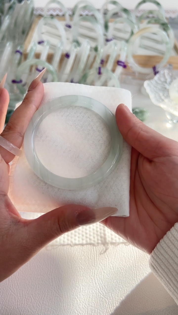 【闪购商品】石英质玉（天山翠）手镯未镶嵌58