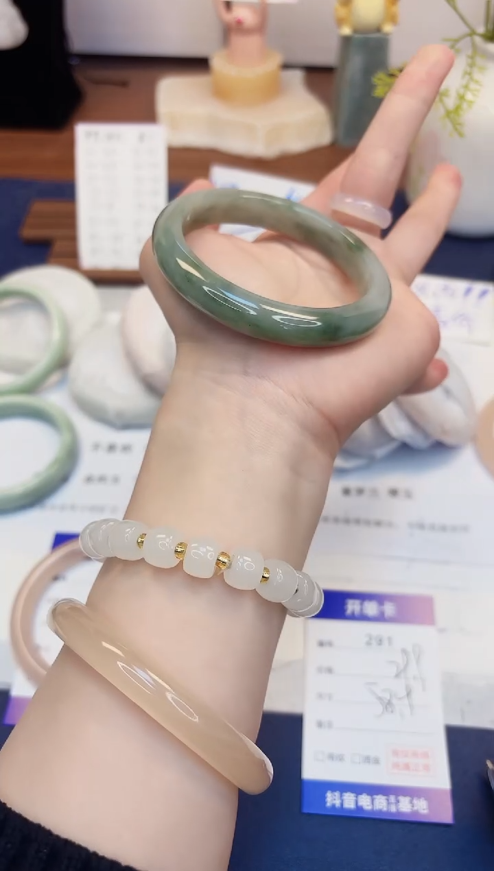 【闪购商品】石英质玉手镯未镶嵌291-天山翠-圈口58