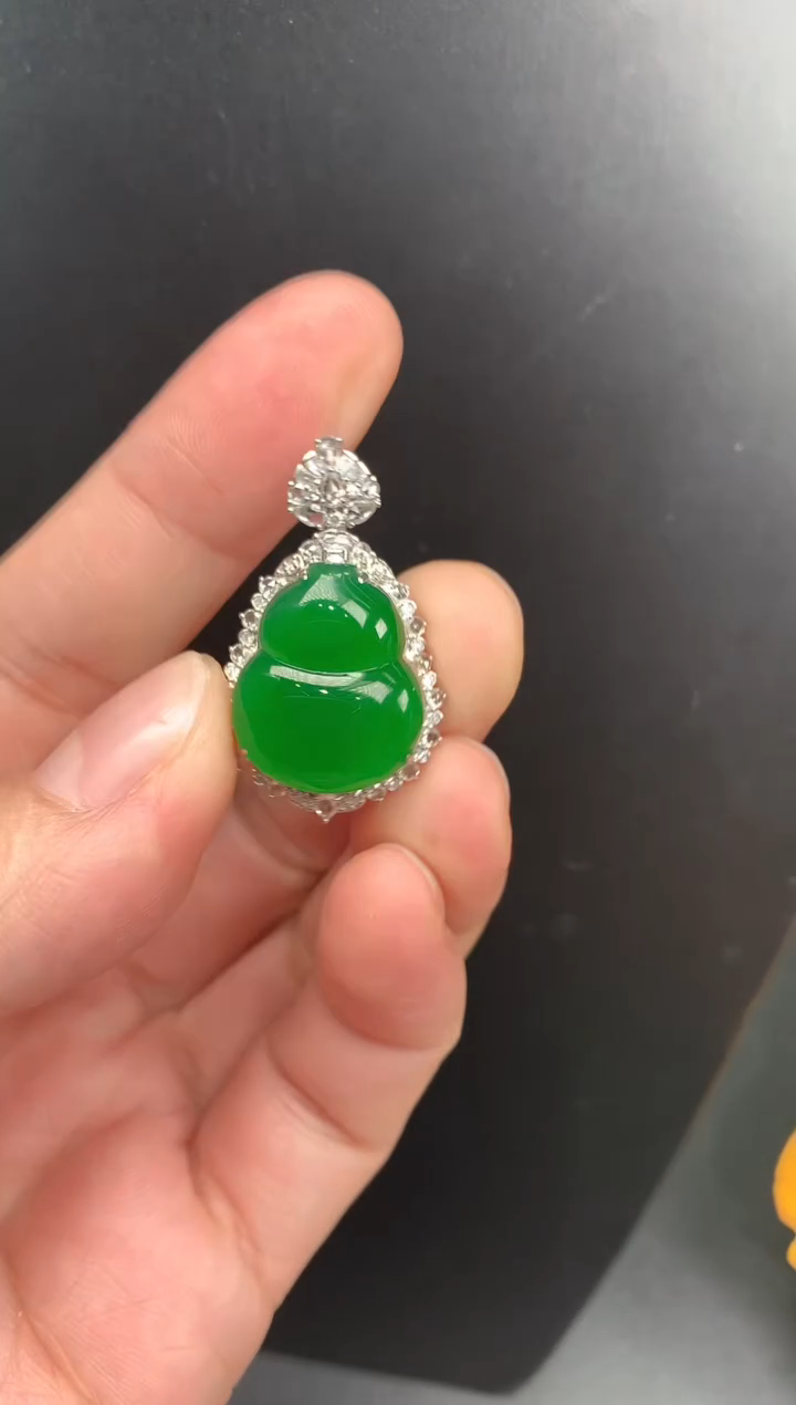 【闪购商品】翡翠颈饰18K金镶嵌葫芦