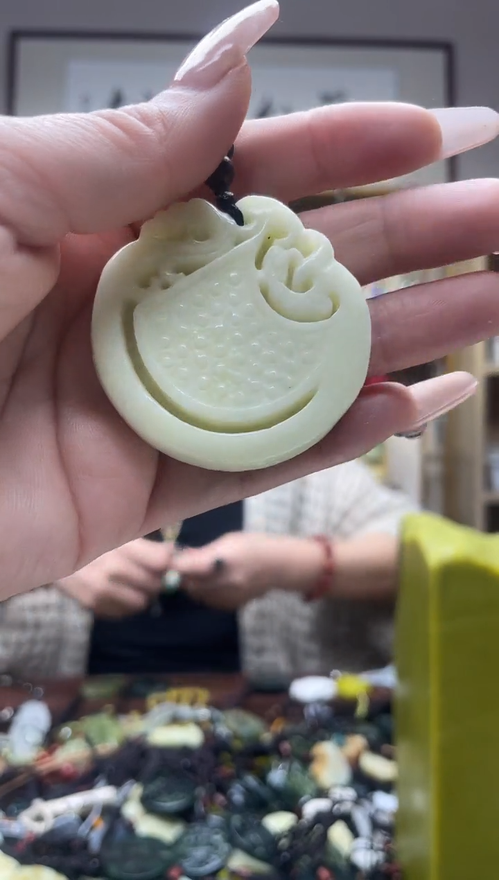 未镶嵌岫玉吊坠·