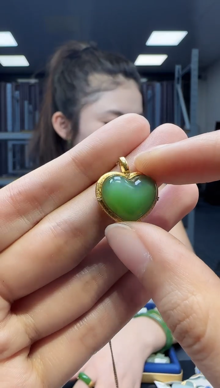 和田玉18K金镶嵌挂件 不含链