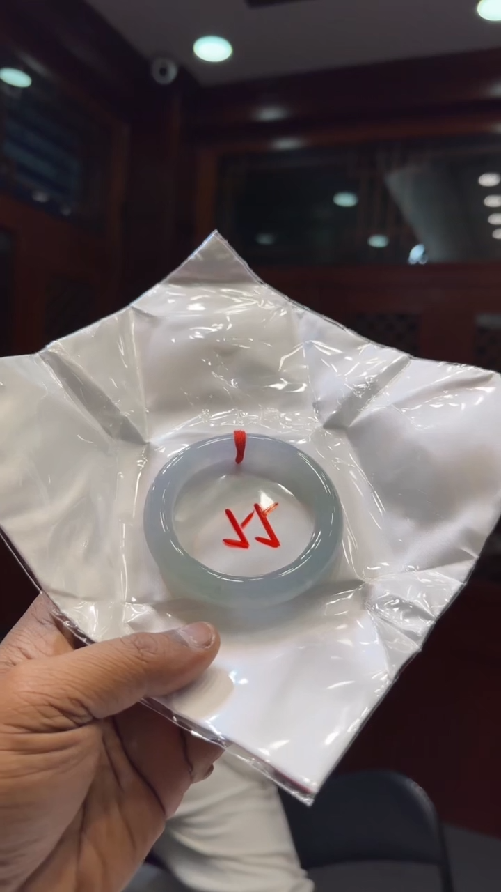 翡翠手镯未镶嵌手镯