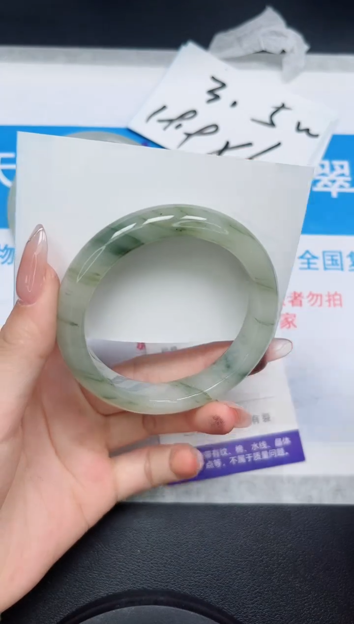 【闪购商品】石英质玉手镯未镶嵌230