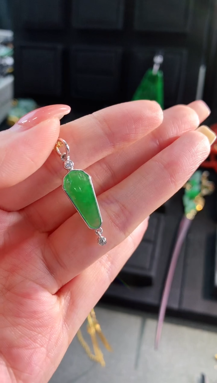 【闪购商品】翡翠吊坠(不含链)18K金镶嵌吊坠