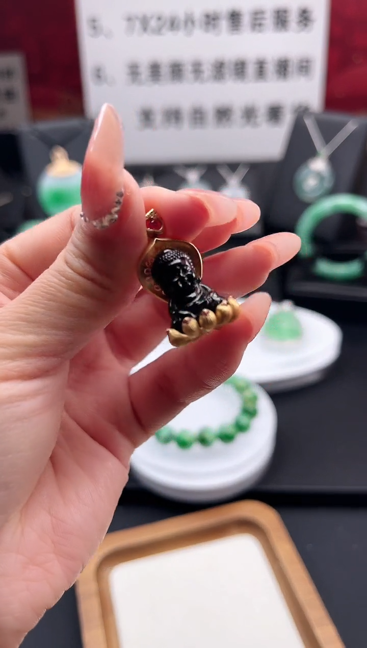 【闪购商品】翡翠颈饰18K金镶嵌吊坠