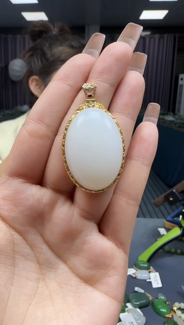 【闪购商品】和田玉挂件18K金镶嵌1