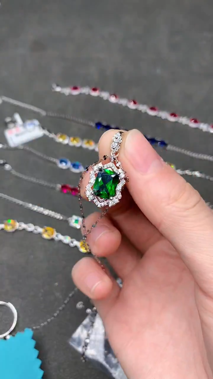 【闪购商品】透辉石吊坠银S925镶嵌.....