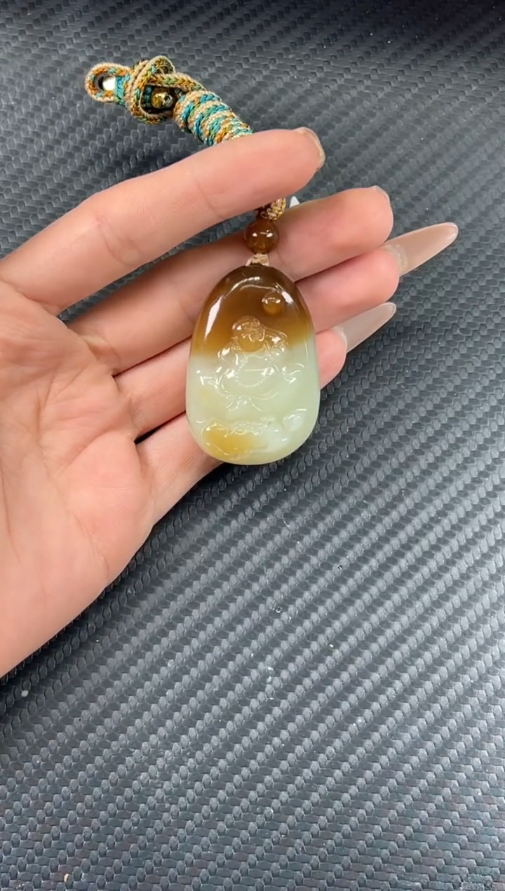 吊坠(赠链)未镶嵌和田玉若羌微色差吊坠