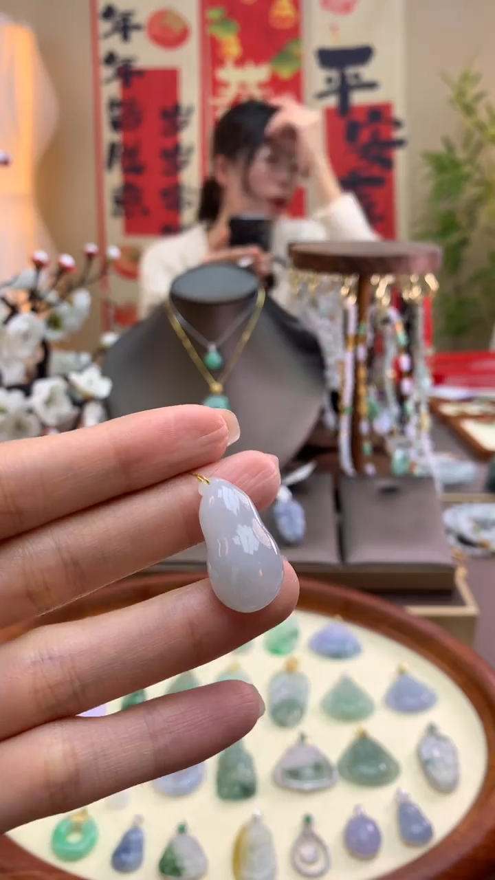 【闪购商品】翡翠颈饰未镶嵌花生