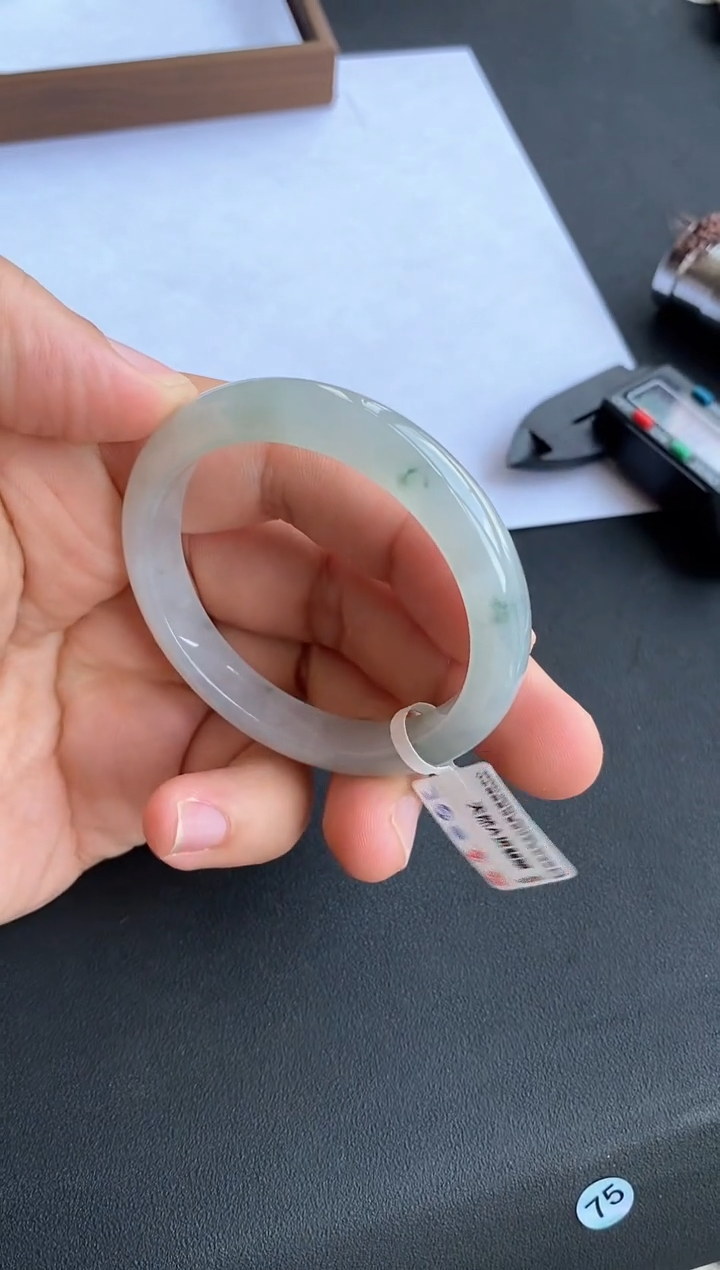 翡翠手镯未镶嵌10号50.5*9.5*7.6正圈