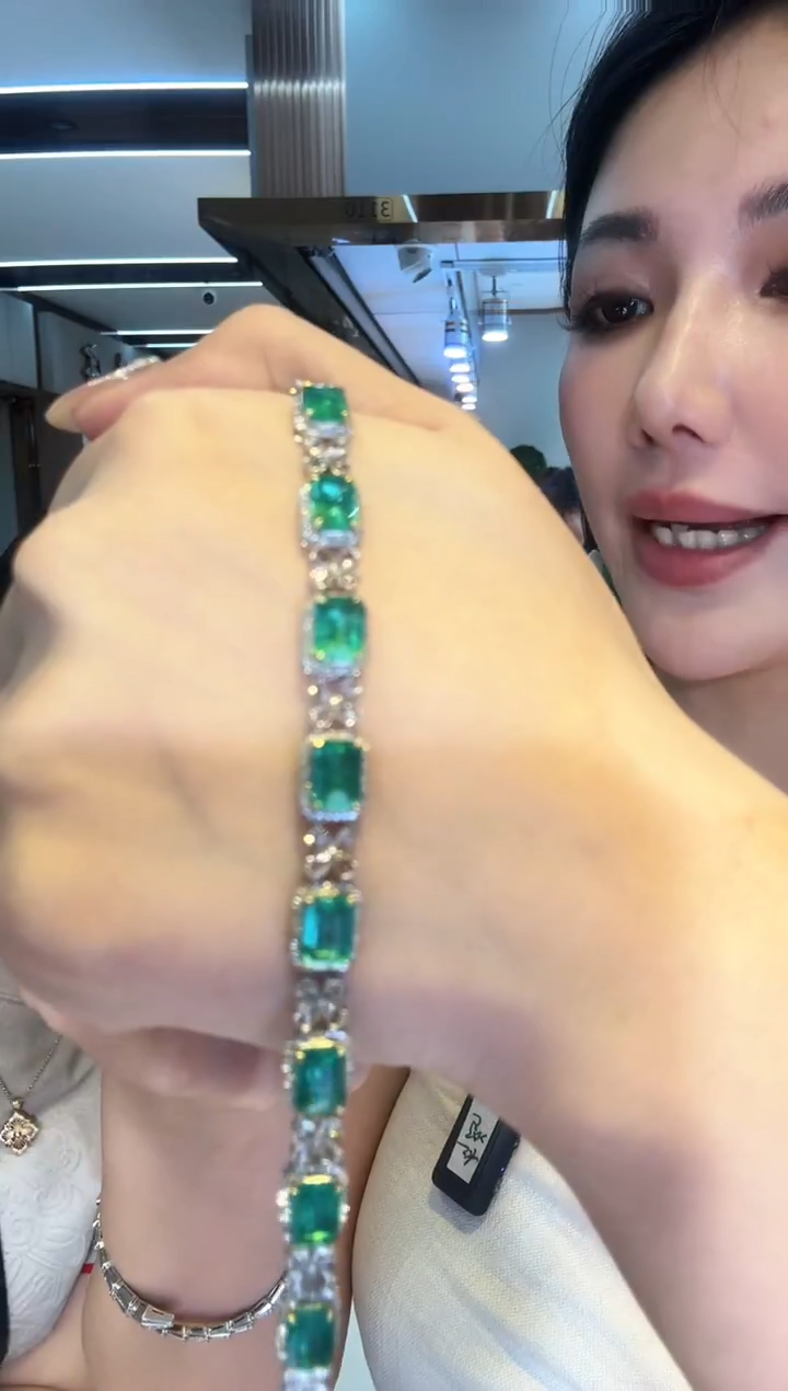18K金镶嵌手链祖母绿8.00ct