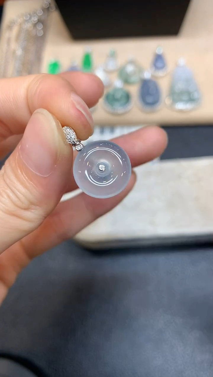 【闪购商品】翡翠颈饰18K金镶嵌平安扣【无服务费