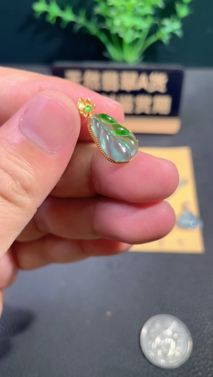 颈饰18K金镶嵌翡翠翡翠