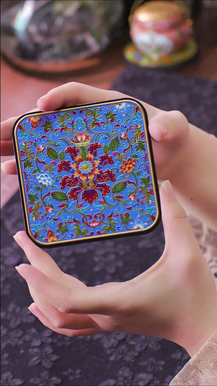 壹藏贰宝繁花图案杯垫一片