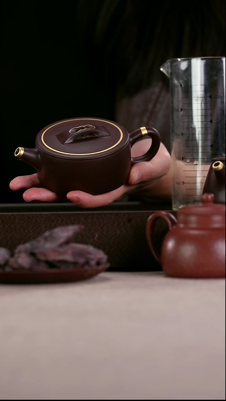 茶壶紫砂四号井茄皮紫泥描金嵌盖汉瓦