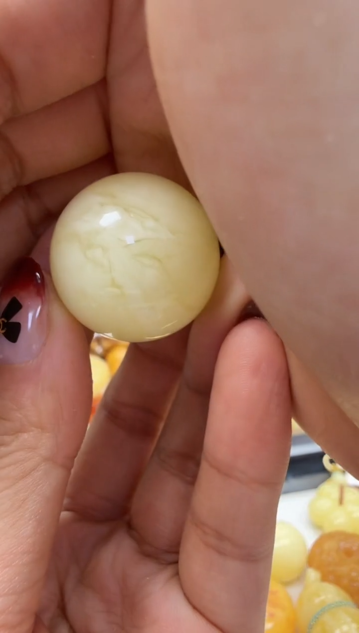 裸石琥珀未镶嵌如图