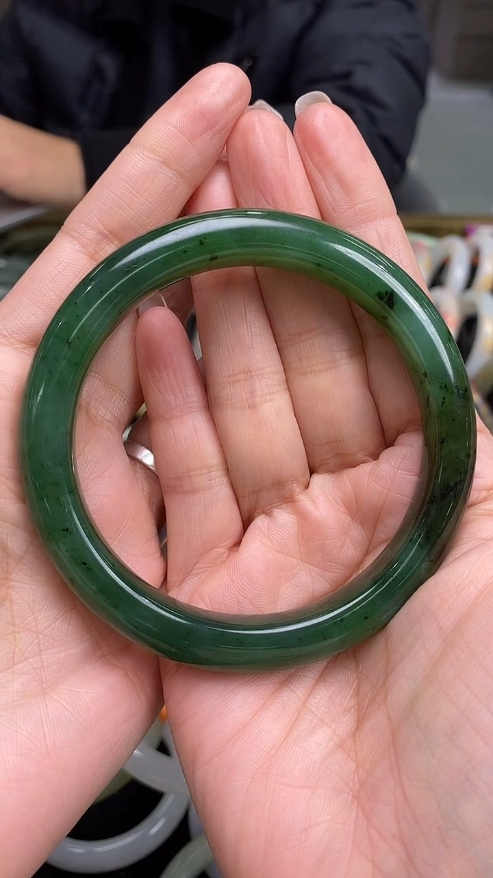 未镶嵌手镯和田玉（碧玉）梦****少和田玉碧玉手镯63.8mm