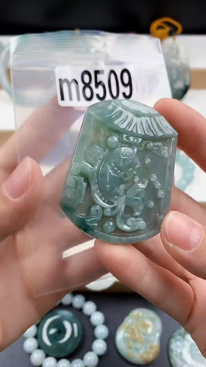 颈饰未镶嵌翡翠天然翡翠吊坠挂件