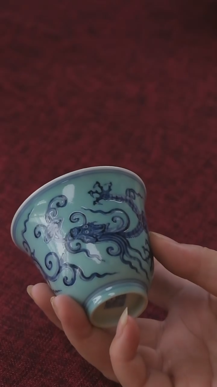 杯復颐山房-松石绿香草龙纹铃铛杯