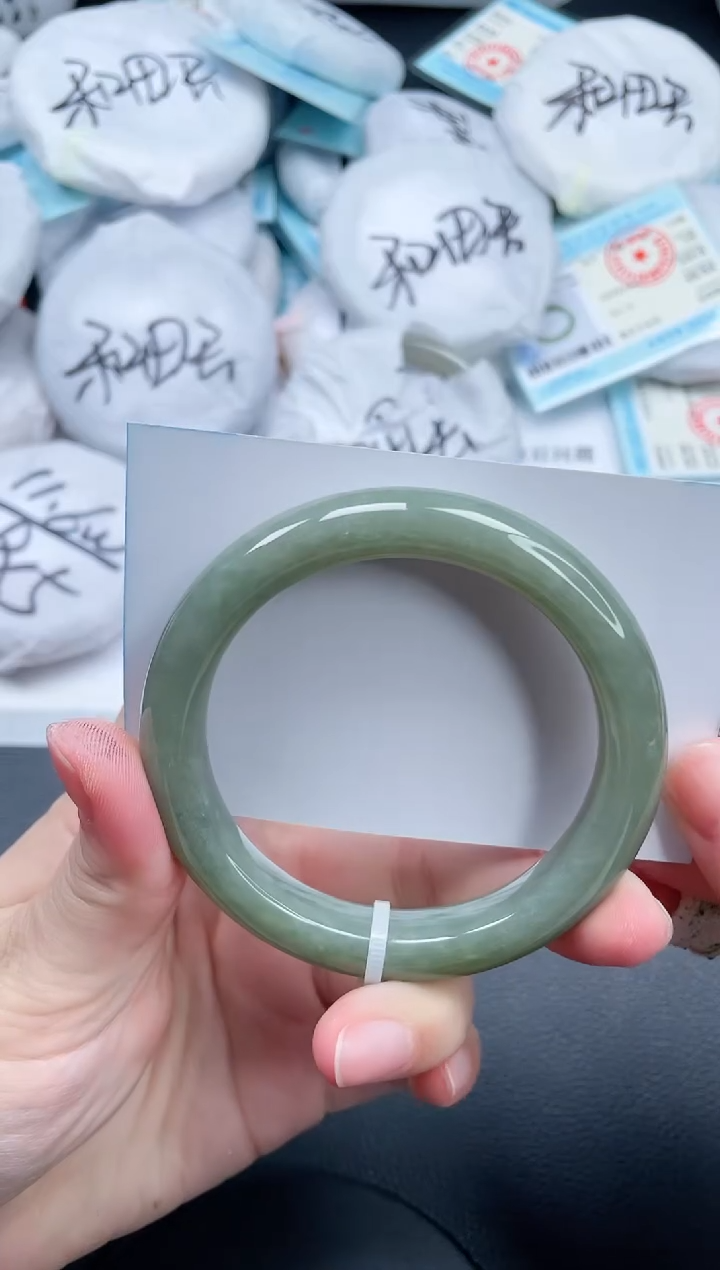 和田玉手镯未镶嵌25V294-57