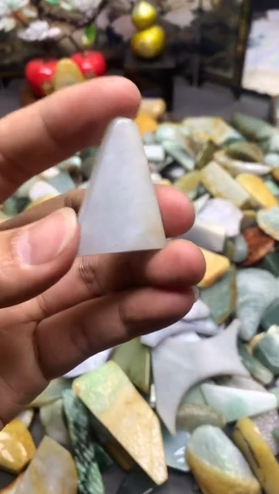 【闪购商品】翡翠耳饰未镶嵌天然翡翠A货