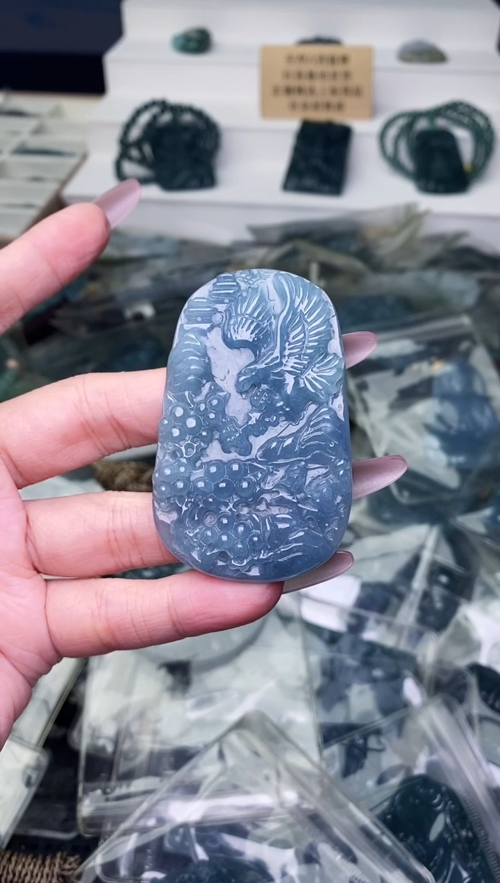 颈饰未镶嵌翡翠 