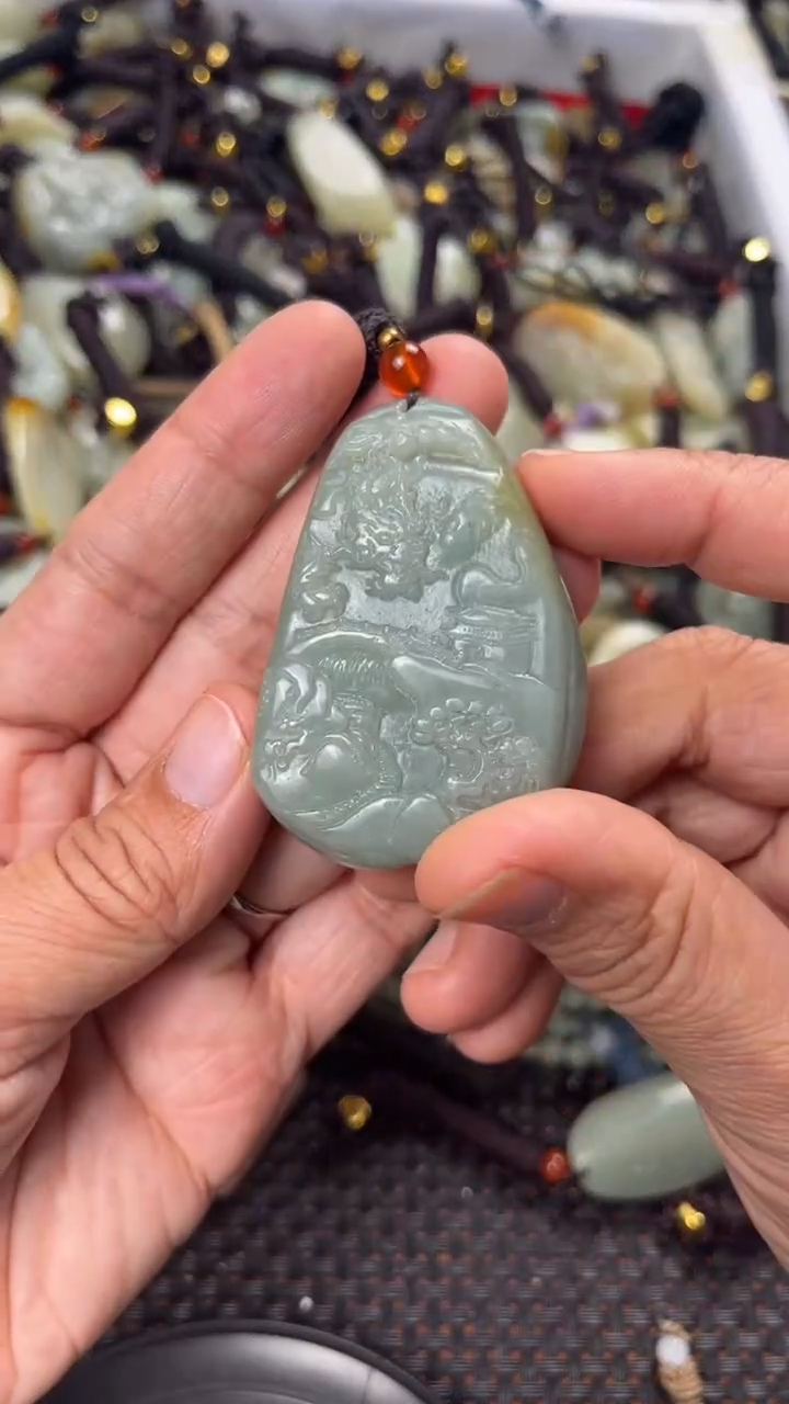 【闪购商品】和田玉颈饰未镶嵌多样性发货没有证书拍一发一有瑕