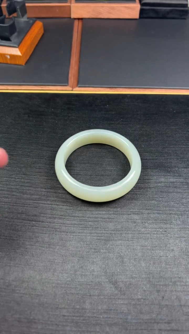 【闪购商品】和田玉手镯未镶嵌且末微色差58