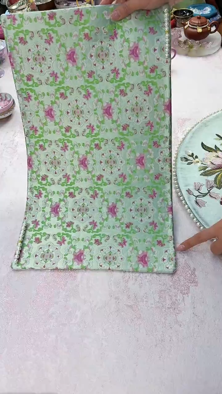 36绿色缠枝莲宝相花钉珠茶席