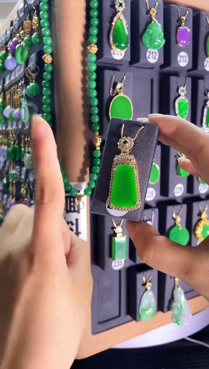 【闪购商品】翡翠颈饰银S925镶嵌215....