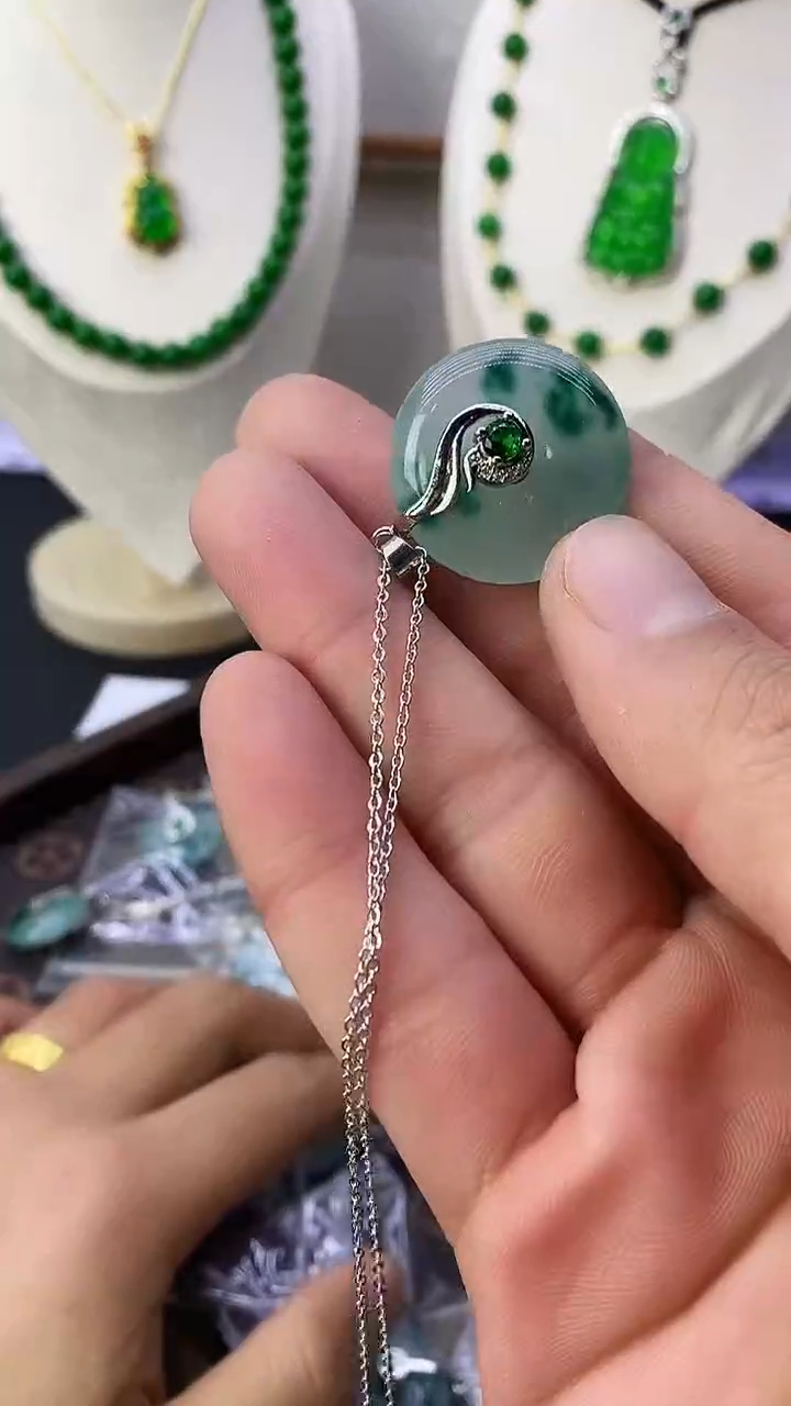 吊坠(赠链)银S925镶嵌翡翠D112
