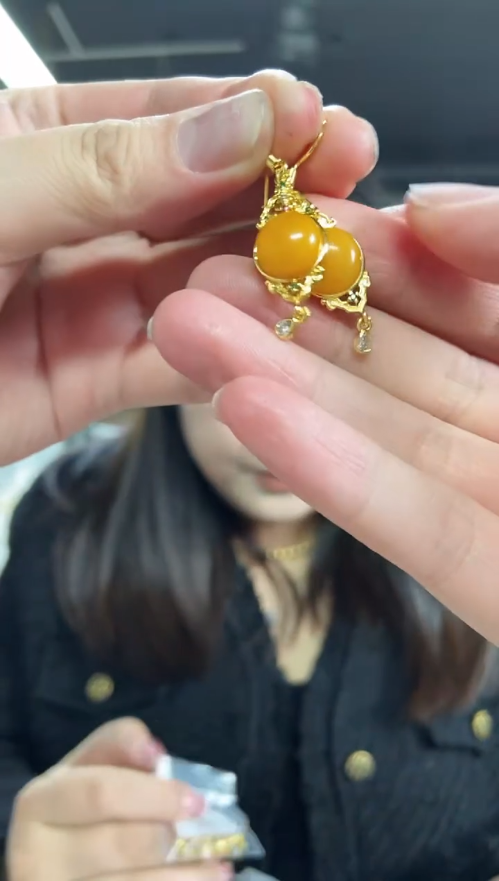 【闪购商品】蜜蜡裸石未镶嵌多样性发其一颜色微差