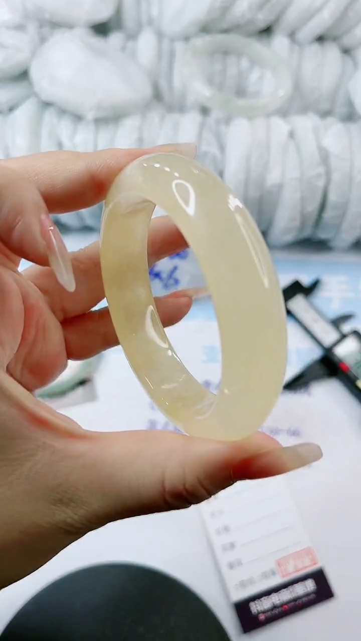 【闪购商品】石英质玉手镯未镶嵌0162538612-多样性发货