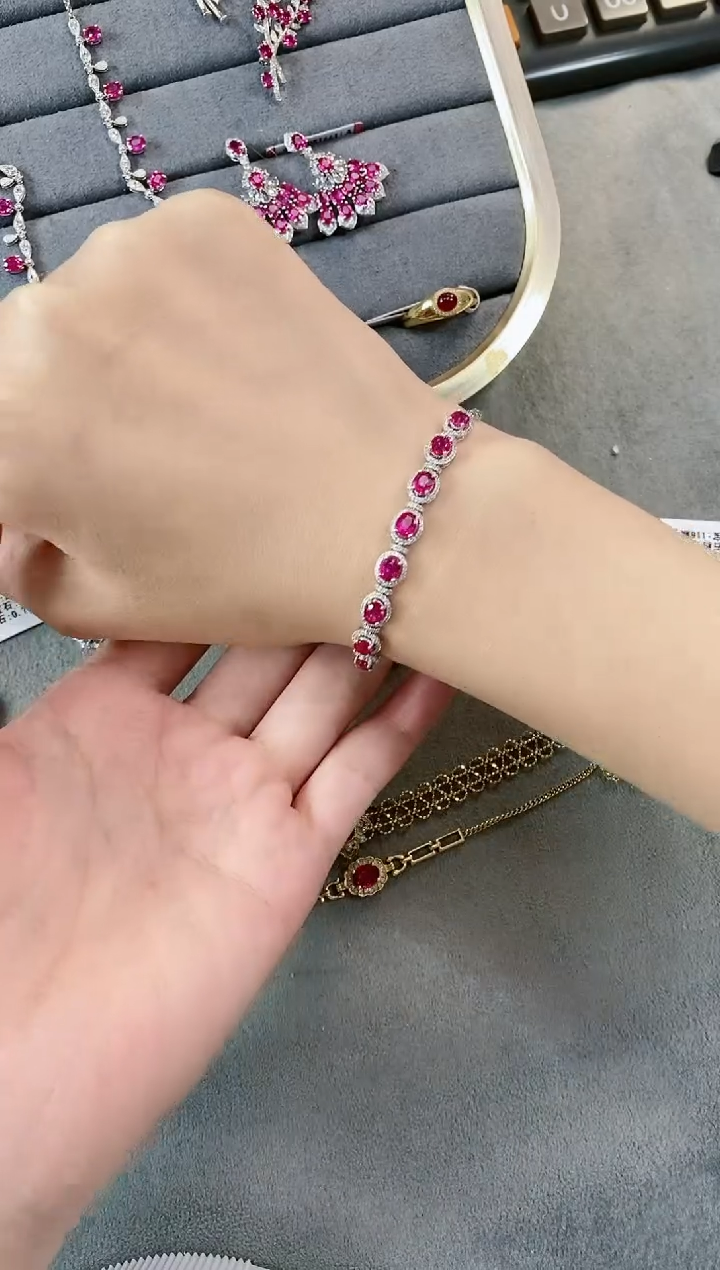 18K金镶嵌手链红宝石·