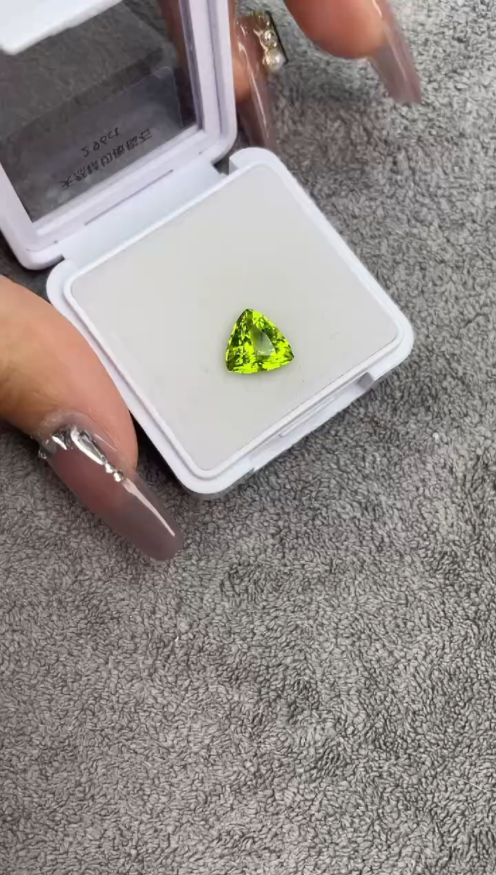 【闪购商品】橄榄石裸石未镶嵌2.96ct