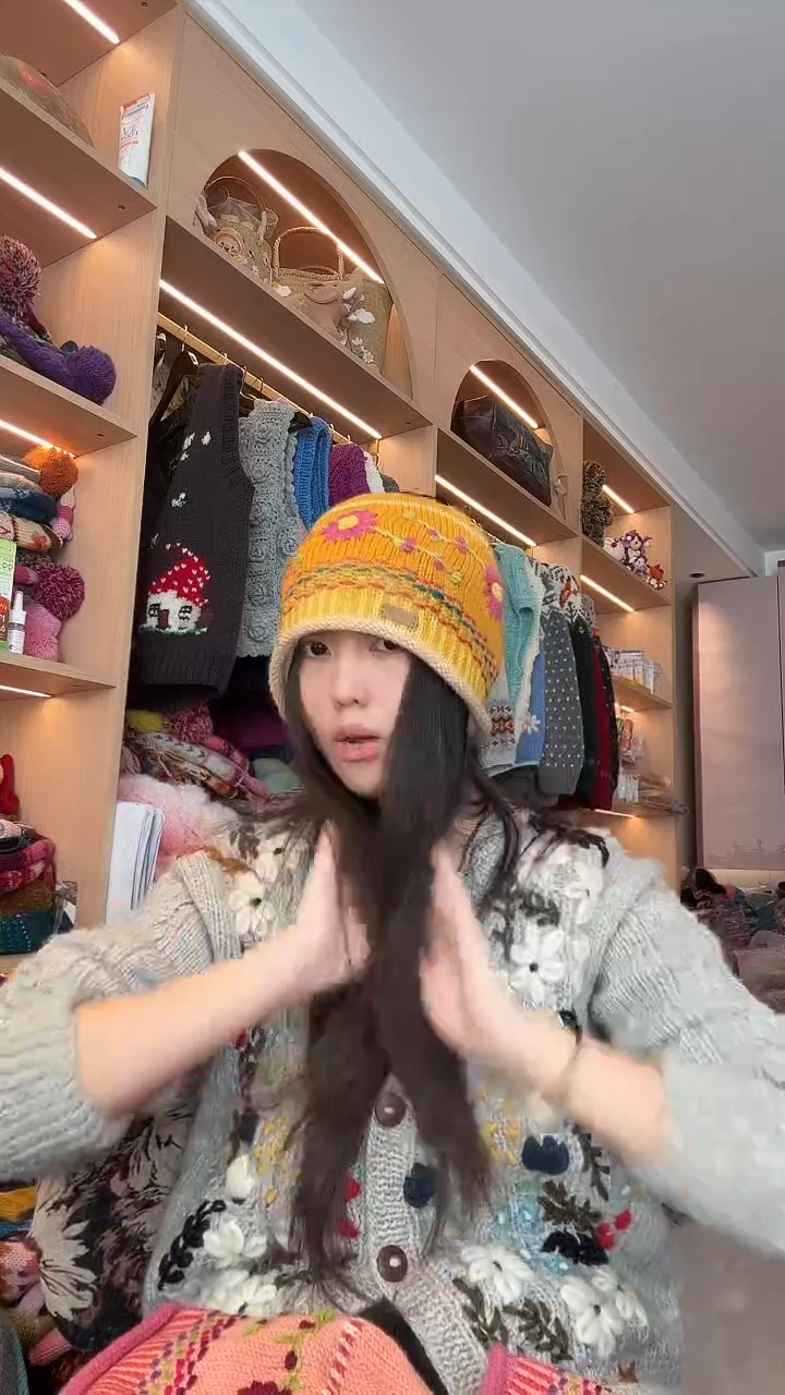 羊毛姜黄刺绣卷边帽