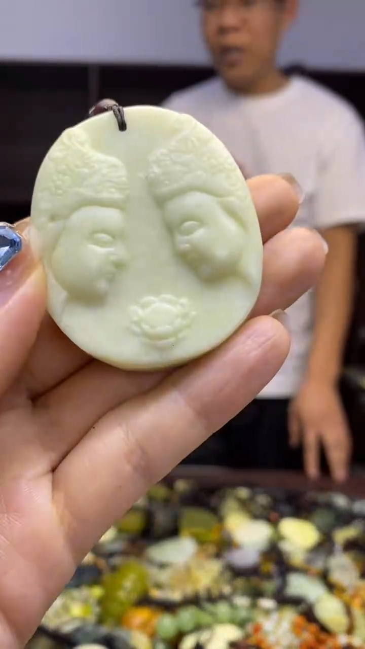 未镶嵌岫玉挂件  