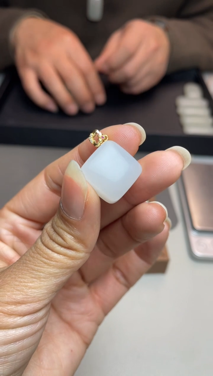 【闪购商品】和田玉颈饰18K金镶嵌1