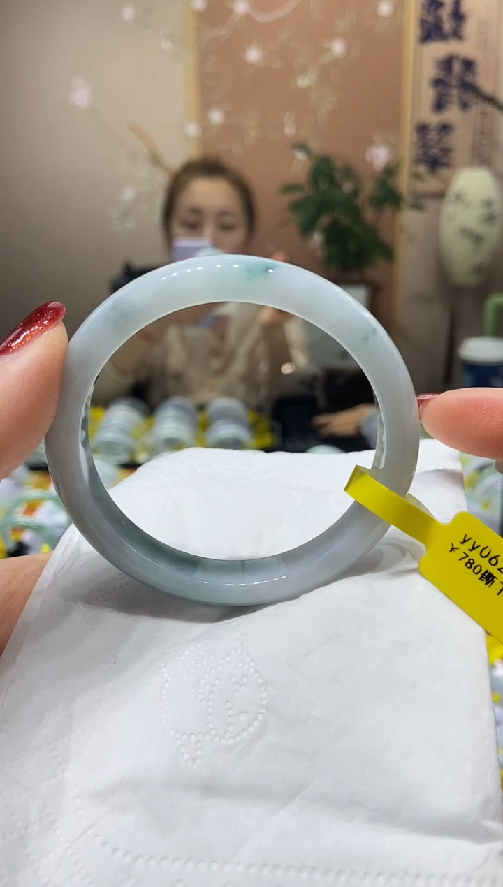 【闪购商品】翡翠手镯未镶嵌55.8圈口